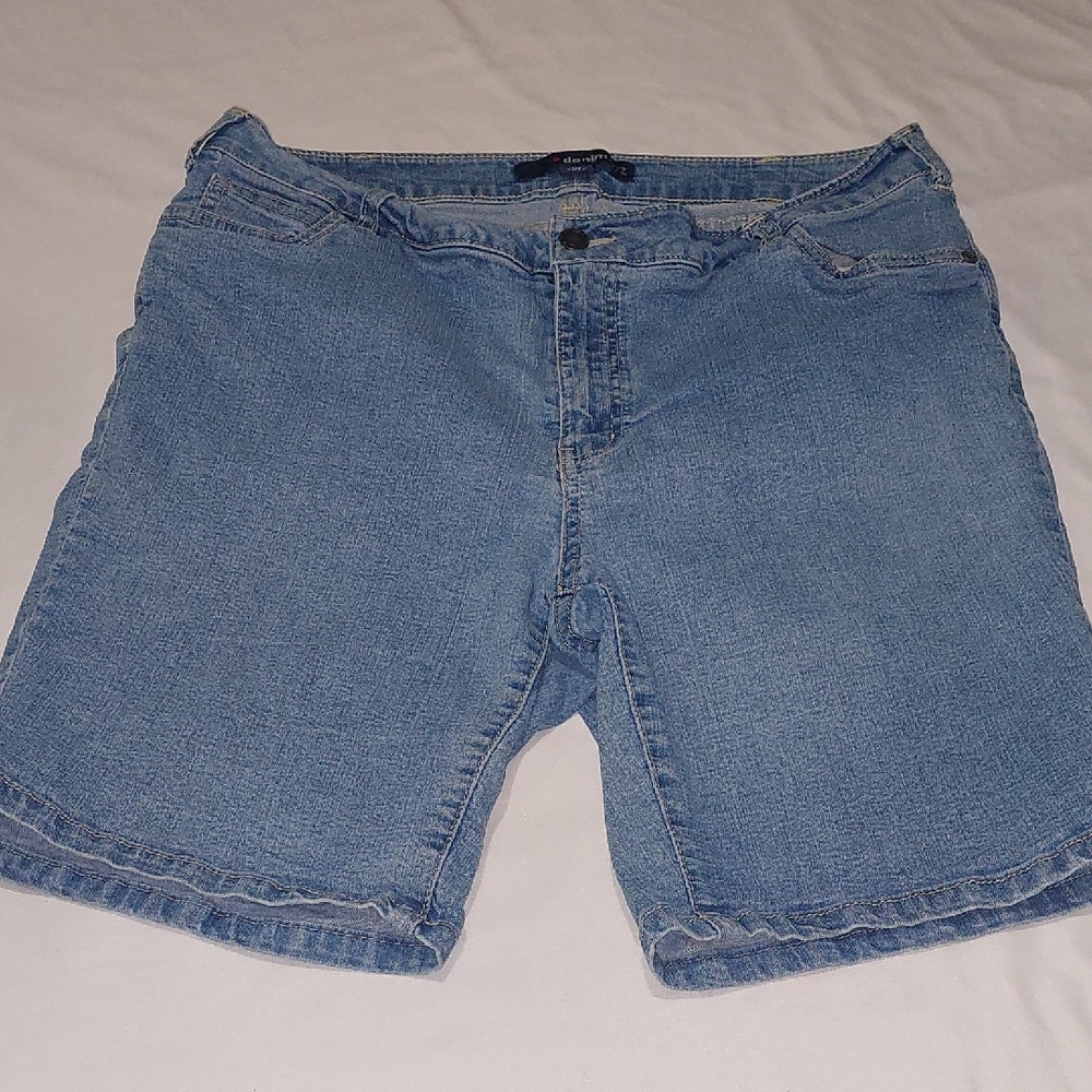 Denim 24/7 Light Blue Jean Shorts.Size 14